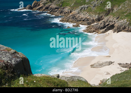 Blick auf Porth Kapelle Strand in der Nähe von Porthcurno, St Levan, West Cornwall, UK Stockfoto