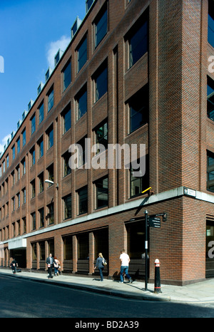 Londoner Straßenszene mit Büroangestellte Stockfoto