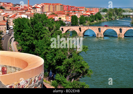 Spanien, Zamora: Blick auf die Puente de Piedra und Fluß Duero Stockfoto
