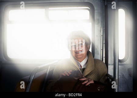 Alte Frau lächelnd Stockfoto