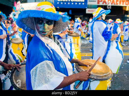 Candombe Trommler in der jährliche Karneval Montevideo Stockfoto