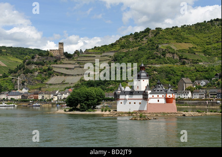 Kaub Fluss Rhein Kreuzfahrt Schiff Rheinland Deutschland schloss Burg Himmel Textfreiraum Stockfoto