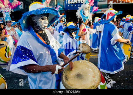 Candombe Trommler in der jährliche Karneval Montevideo Stockfoto