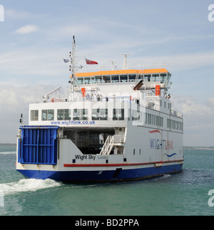 Wightlink Auto- und Personenfähre Wight Himmel im Gange der Solent südlichen England UK neues Schiff gerade in Dienst gekommen Stockfoto