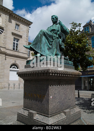 Statue von Arzt René Laennec in Place de Quimper Finistere France Stockfoto