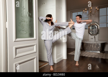 paar Ausübung im Haus Stockfoto