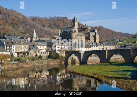 Das Schloss und Dorf Estaing, Aveyron, MIDI-Pyrénées, Frankreich Stockfoto
