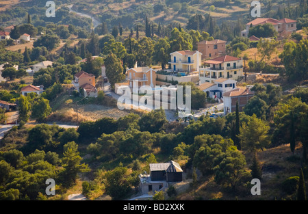 Blick über Dorf Alimatas aus alten Skala auf der griechischen Mittelmeer Insel von Kefalonia Griechenland GR Stockfoto