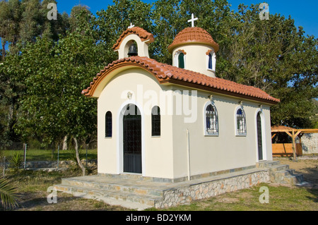 Kleine Kirche am Mounda Strand in der Nähe von Skala auf der griechischen Mittelmeer Insel von Kefalonia Griechenland GR Stockfoto