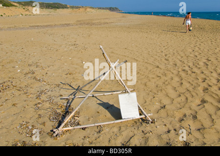 Turtle nest Schutz gestellten Katelios Turtle Conservation Group auf Mounda Strand Nr. Skala auf der griechischen Insel Kefalonia Griechenland Stockfoto