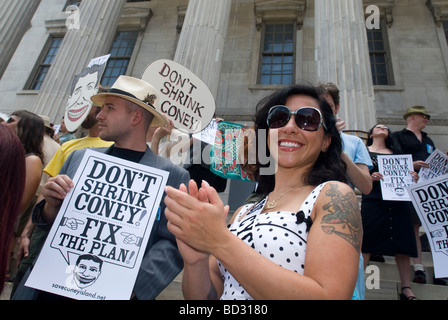 Bewohner und Unterstützer von Coney Island protestieren die vorgeschlagenen Revitalisierung Pläne für die Insel Stockfoto