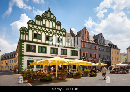 Marktplatz, Weimar, Deutschland, Europa - Tourist Information Office und Lucas Cranach Haus mit straßencafé vor Stockfoto