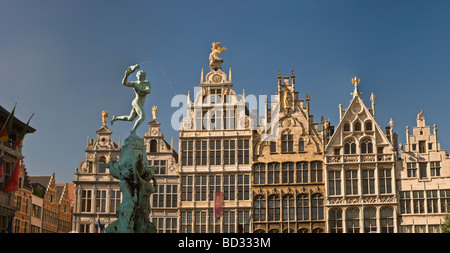 Brabo-Brunnen und Zunfthäuser Grote Markt Antwerpen-Belgien Stockfoto