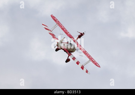 Fairford Airshow Sonntag 2009 Team Guinot Boeing Stearman A75N AeroSuperBatics RFC Rendcombe Flugplatz Stockfoto