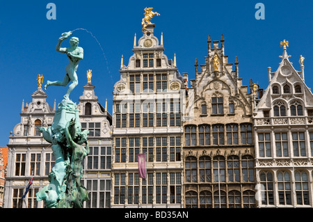 Brabo-Brunnen und Zunfthäuser Grote Markt Antwerpen-Belgien Stockfoto