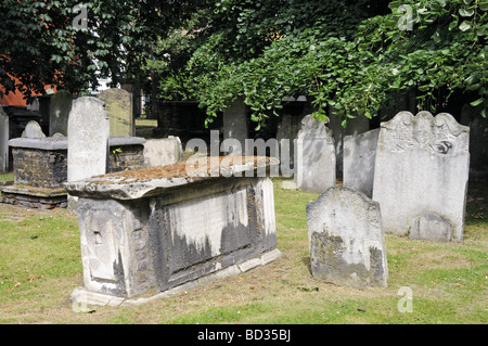 Graves Bunhill Felder Beerdigung Boden City Road in Islington aber laufen durch die Stadt von London London England UK Stockfoto