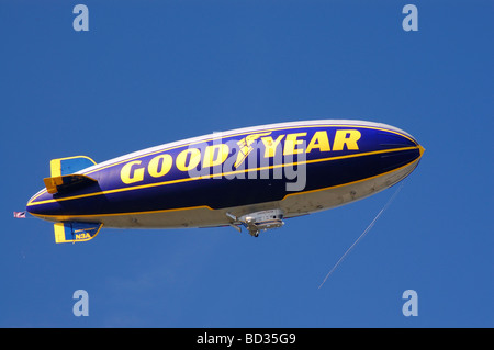 Gutes Jahr Goodyear Blimp fliegt über Goshen Indiana USA Stockfoto