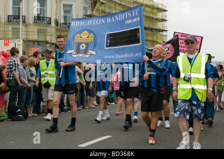 Brighton, England, UK - die Parade in Brighton sind stolz die jährliche Gay Pride-Veranstaltung. 1. August 2009. Stockfoto