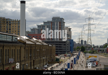 Radfahrer fahren durch London Docklands während der 2009-London-Triathlon Stockfoto