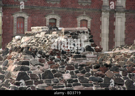 Templo Mayor (Haupttempel) Ruinen in der Innenstadt von Mexiko-Stadt, zeigt die Mischung der Kulturen Stockfoto