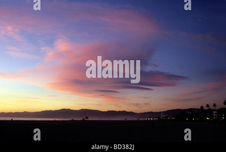 Sonnenuntergang über der Küste Stockfoto