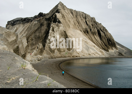 Parasitäre Schlackenkegel an der Flanke des Alaid Vulkan, Atlasova Insel, Kurilen-Inseln, Russland Stockfoto