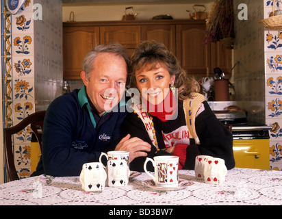 PAUL DANIELS UK Zauberer und seine Frau Debbie McGee 1989 Stockfoto