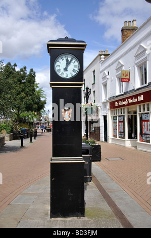 Stadt-Uhr, Fußgängerzone, Sheep Street, Bicester, Oxfordshire, England, Vereinigtes Königreich Stockfoto