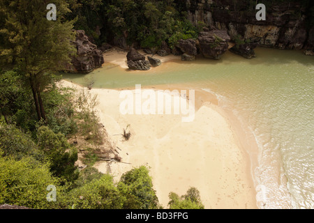 Strand und Bucht am Telok Pandan Besar im Bako Nationalpark in der Nähe von Kuching Sarawak Borneo Malaysia Südostasien Stockfoto