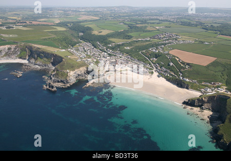 Luftaufnahmen von Portreath Strand und Hafen, Cornwall UK Stockfoto