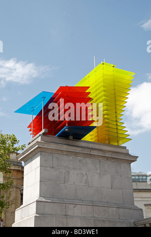 Die Multi farbige "Modell für ein Hotel" von Thomas Schütte auf der Fourth Plinth, Trafalgar Square, London, UK. Stockfoto