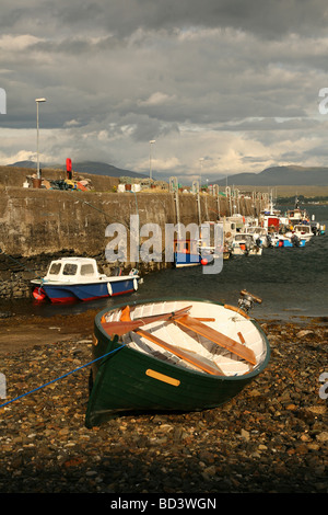 Angelboote/Fischerboote vertäut am Broadford Pier Quay, Insel des Skye,Highlands,Scotland.UK Stockfoto