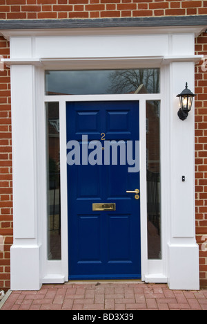 Haustür von einem neu gebauten Haus, Woodbridge, Suffolk, UK. Stockfoto