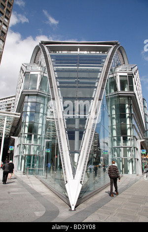 Das moderne Einkaufszentrum, Kardinal Ort Victoria Street, London. Stockfoto