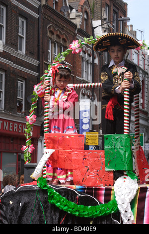 Jungen am Carnaval del Pueblo in London 2009 Stockfoto