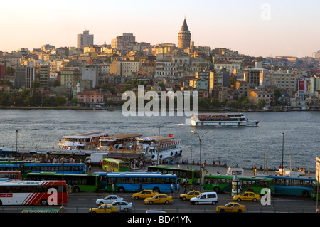 Eine Fähre am Goldenen Horn Stockfoto