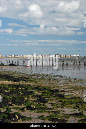 Blick über Poole Harbour mit Sandbänken in der Ferne. Poole, Dorset, England, UK Stockfoto