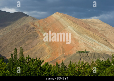 Berglandschaft in der Nähe der Stadt Aini in Tadschikistan Stockfoto