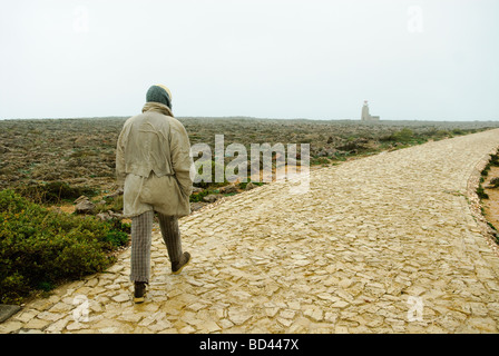 Festung Fortaleza de Sagres auf Ponta de Sagres, Algarve-Küste in Portugal an einem regnerischen Tag im Winter Stockfoto