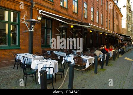 Restaurant-Terrassen auf einem Fußgängerweg in Gamla Staden in Malmö Skåne Schweden Europa Stockfoto