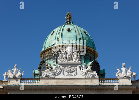 Kuppel des Gebäudes Michaelertrakt der Hofburg Palast, Hofburg, Wien, Austria, Europe Stockfoto