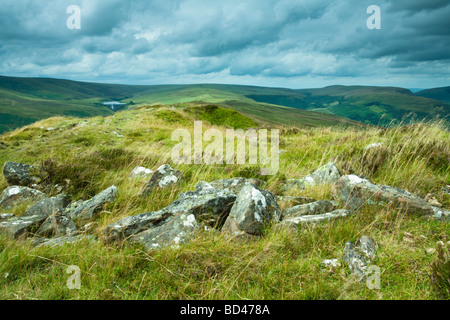 Blick von der Spitze der Chwarel y Fan mit Blick auf Herrn Hereford s Knopf und Grwyne Fawr Reservoir Black Mountains Monmouthshire Stockfoto