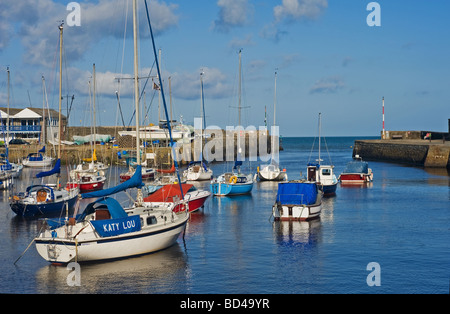 Aberaeron Hafen Blick auf das Meer. Stockfoto