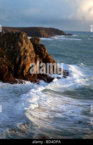 Pordenack Punkt mit Gwennap Kopf in Entfernung cornwall Stockfoto