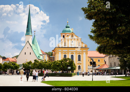 Kapelle Gnadenbild und Kirche von St. Magdalena in Kapellplatz Square, Altotting, Bayern, Deutschland Stockfoto