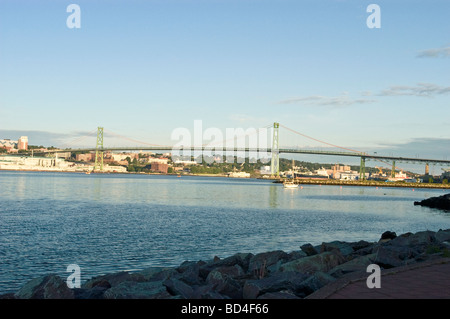 Angus L. Macdonald Brücke zwischen Halifax und Dartmouth, Nova Scotia, Kanada Stockfoto