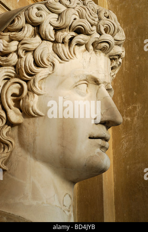 Rom. Italien. Riesige Büste des ersten Roman Emperor Caesar Augustus in Cortile della Pigna. Vatikanischen Museen. Musei Vaticani. Stockfoto