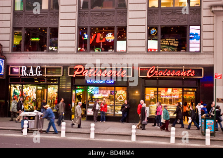 Konditorei Croissants Bäckerei am Times Square 7th Avenue und 44th Street Manhattan, New York City, USA Stockfoto