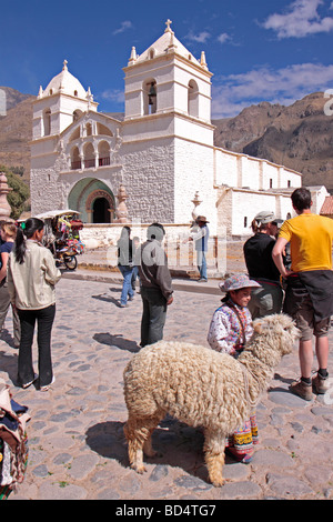 Kirche von Maca, in der Nähe von Colca Canyon, Peru, Südamerika Stockfoto