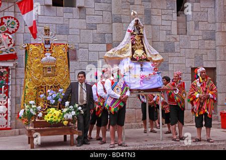 religiöses Fest in Aguas Calientes, Peru, Südamerika Stockfoto